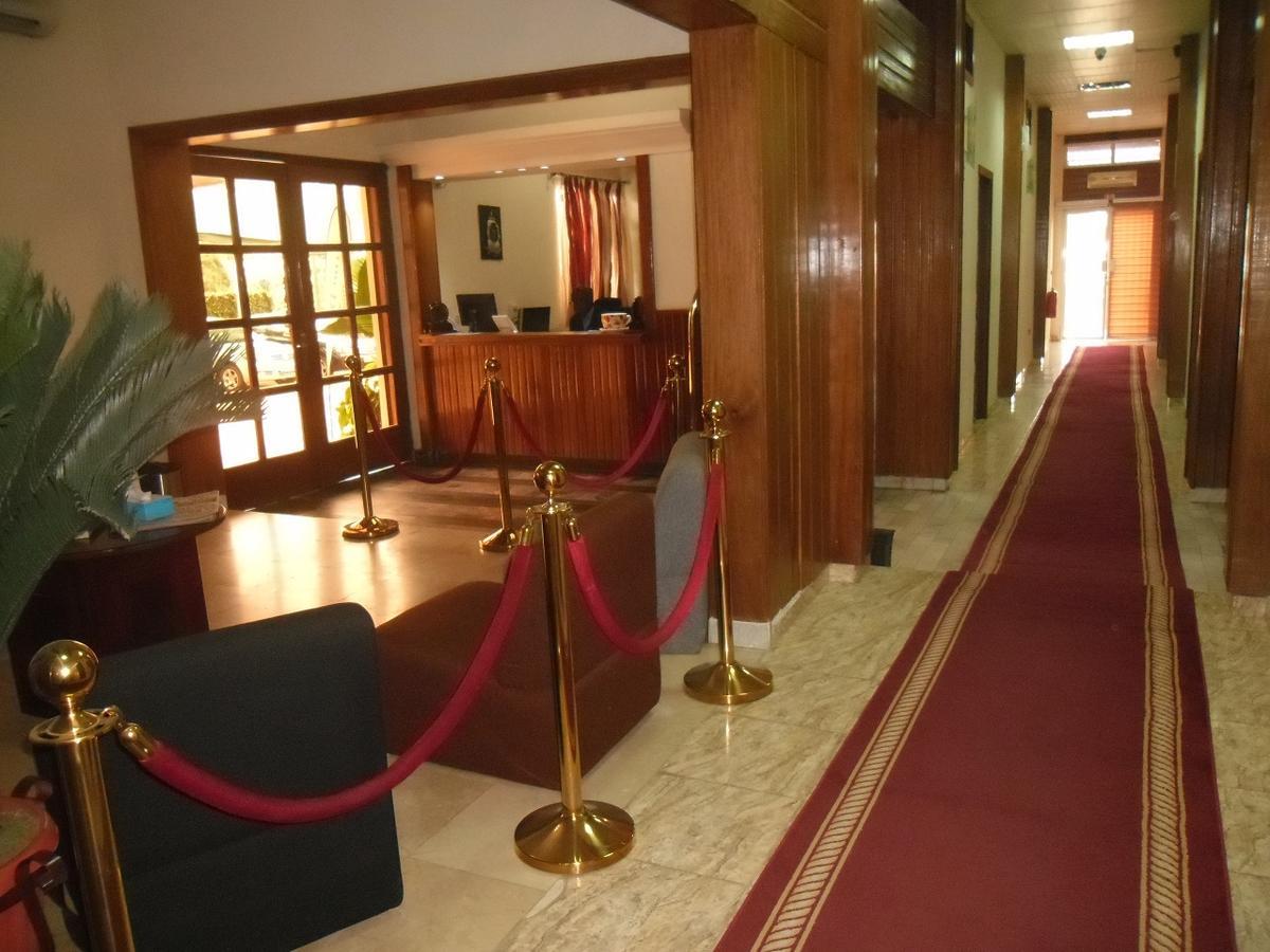Hotel Vivi Palace マタディ エクステリア 写真
