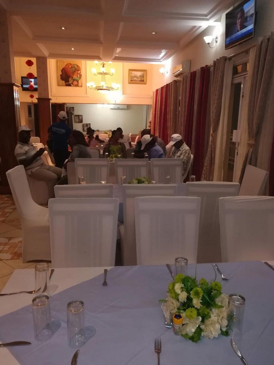 Hotel Vivi Palace マタディ エクステリア 写真