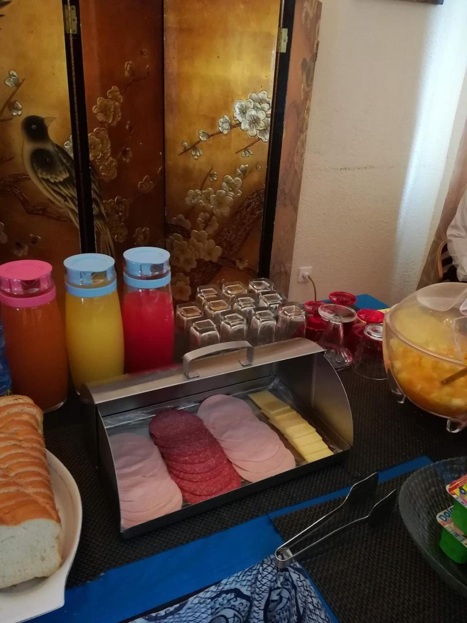 Hotel Vivi Palace マタディ エクステリア 写真