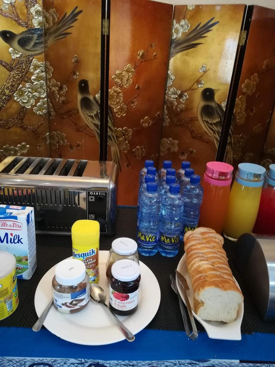 Hotel Vivi Palace マタディ エクステリア 写真